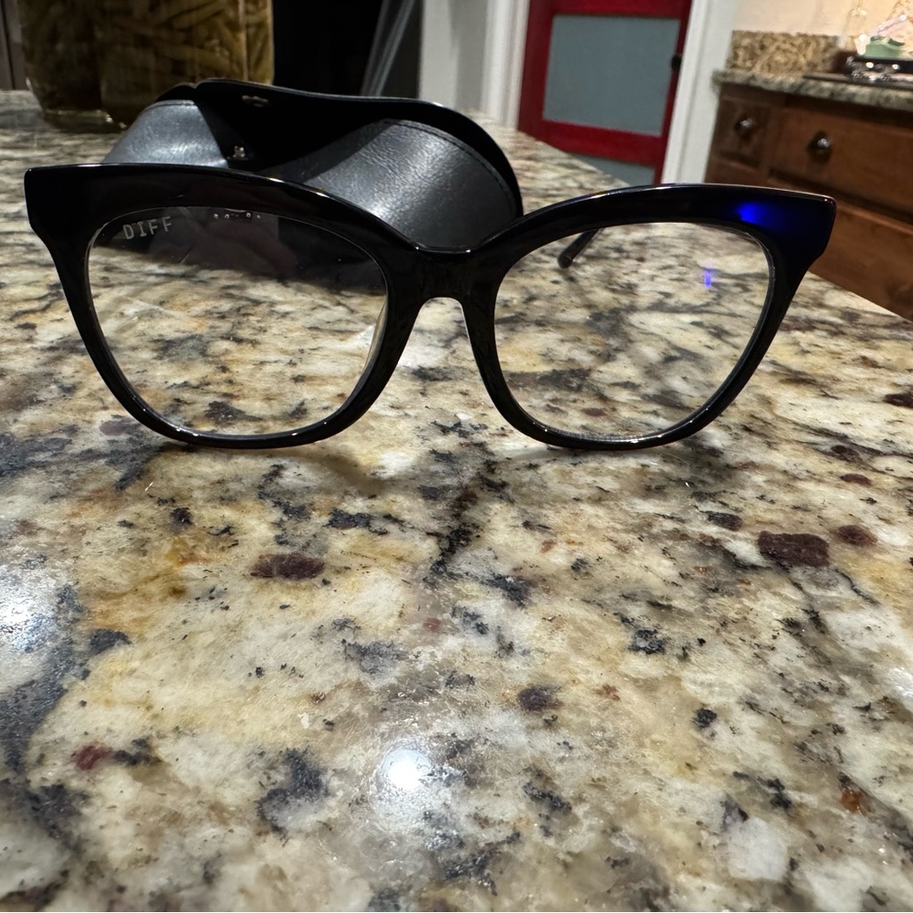 Diff blue light glasses. No prescription. Excellent condition. Comes with case